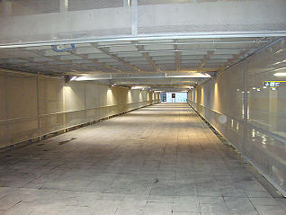 El pas de vianants interior, situat en el nou aparcament, que facilita l'accs rpid a altres estacionaments. <br/>